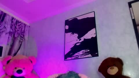 oliviahot01 online show from July 6, 4:52 am