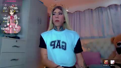 oliviahot01 online show from July 28, 12:23 pm