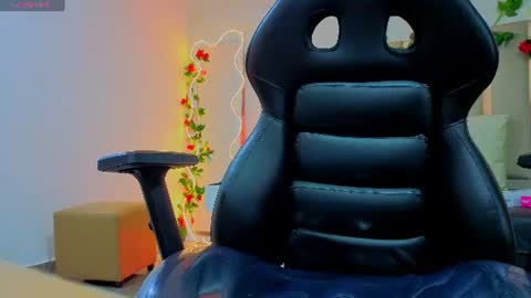 osamu_tay online show from July 20, 3:43 am