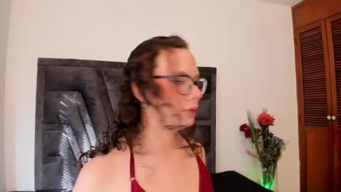 PARIS LOVE  online show from June 18, 12:32 pm