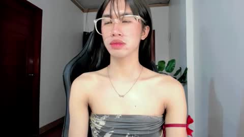 Linda online show from December 5, 8:04 pm