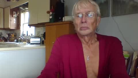 phillipa online show from November 15, 5:44 pm