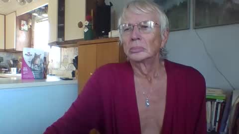 phillipa online show from November 24, 3:58 pm