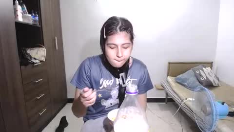 izzy online show from June 5, 12:03 am