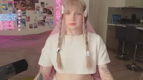 pinkvenom_ online show from August 4, 9:59 am
