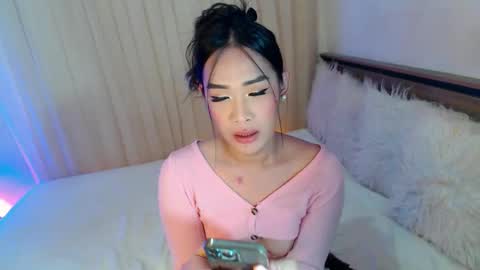 Ari online show from February 6, 9:15 am