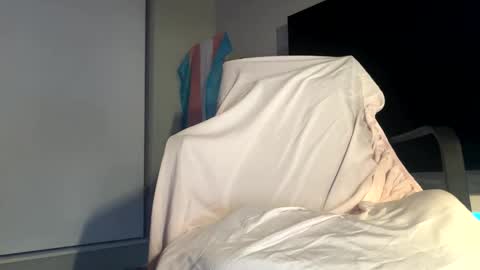 Pretty or Flacka  online show from April 20, 11:01 am