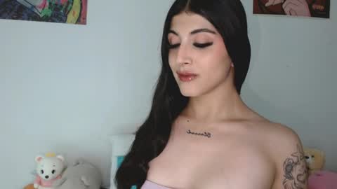 Sophie online show from April 4, 9:45 pm