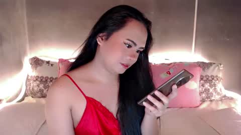 qt_luna18 online show from June 26, 5:39 pm