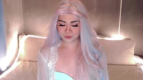 qt_luna18 online show from July 2, 8:14 pm