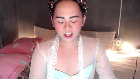 qt_luna18 online show from July 10, 3:05 pm