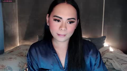 qt_luna18 online show from July 13, 10:22 pm