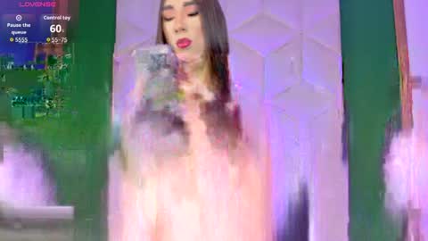 Queen Violet online show from July 7, 7:29 pm