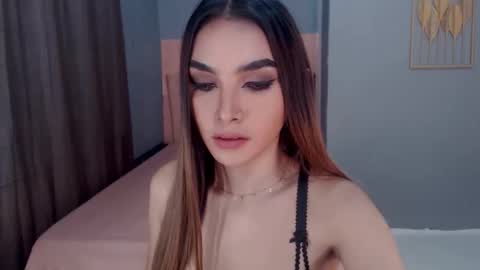 queenemeraldts online show from December 5, 3:11 am