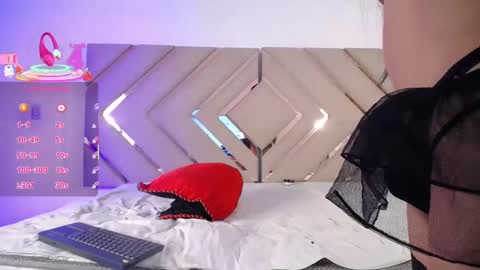 RAVEN FOXTER online show from March 8, 8:35 pm