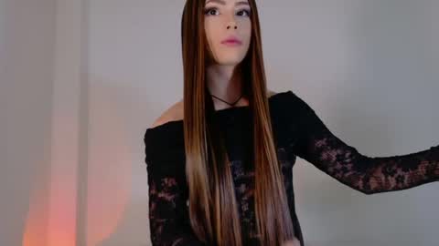 Isaindepent model online show from July 11, 8:08 am