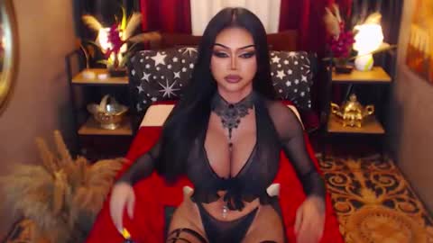 Snapshot of red_ivyy chatting on October 24, 11:15 am AsianRedivy online show from October 24, 11:15 am