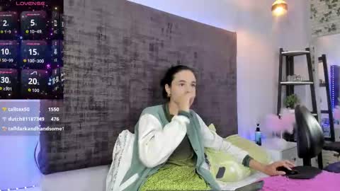 rhiannacoral online show from September 28, 4:44 am