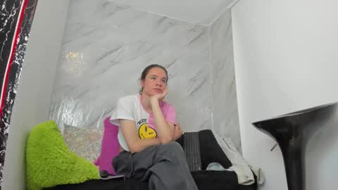 rhiannacoral online show from December 19, 9:42 pm