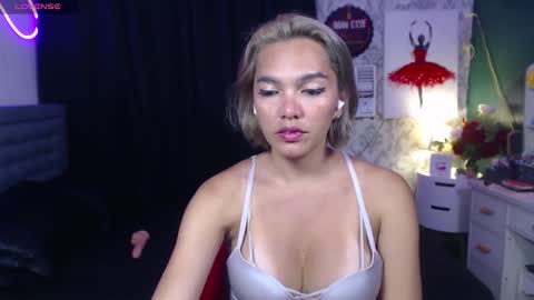 Miss Cassie online show from December 4, 5:27 pm