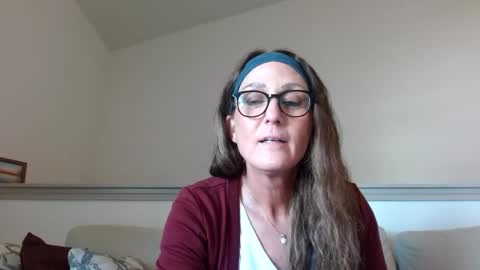 robin_ho_ online show from February 15, 8:45 pm