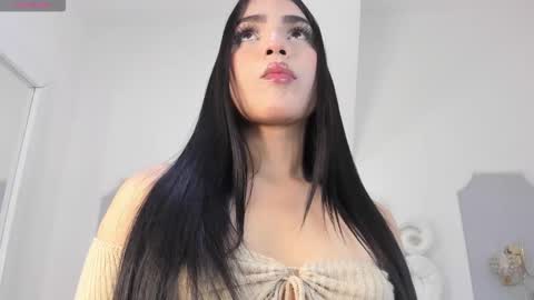 roxana_scott1 online show from March 3, 3:35 am