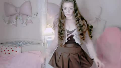 MY FANSLY  online show from March 3, 7:10 pm