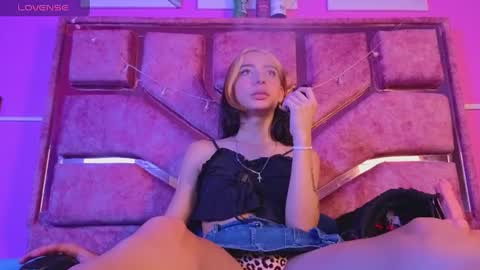 samantaa_liov online show from June 17, 7:48 pm