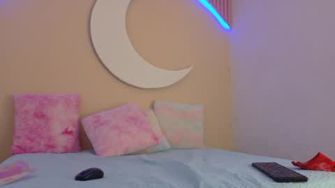 samanthalaurent online show from June 11, 12:32 am