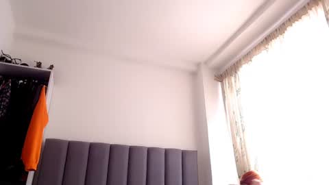 sara_johnson__ online show from June 25, 3:49 pm