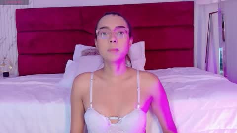 Sara online show from December 5, 7:31 pm