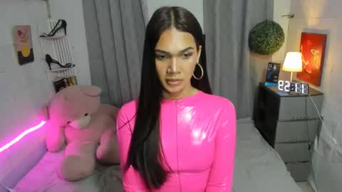 ESTELLA online show from February 25, 4:00 pm