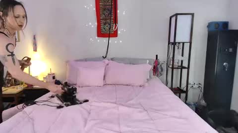 Saturn Girl online show from January 9, 7:40 pm