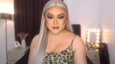 Natalie Mefford online show from February 18, 6:59 am