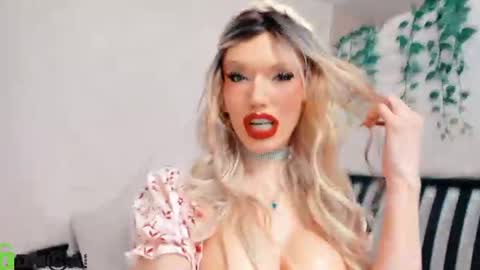 Mia online show from June 12, 9:58 pm
