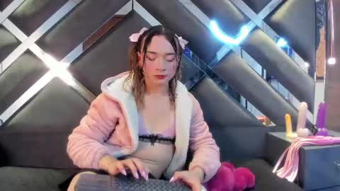 seraphine_nyx online show from June 13, 4:01 am