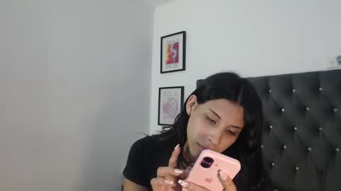 sararoussee online show from November 9, 2:01 am