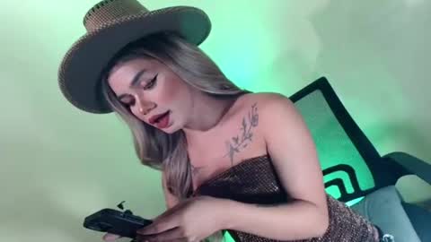 sexyhotbabe18 online show from June 13, 8:47 am