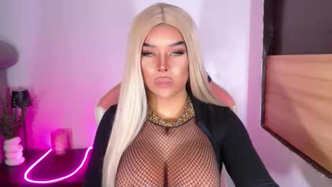 sheenafrost online show from April 10, 1:12 am