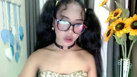 shira_cutttiebigcock online show from March 18, 1:29 am