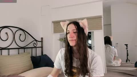 silvermuse online show from April 13, 12:47 am