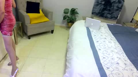 D i f a  Ana Arbeh shemale online show from April 27, 8:56 am