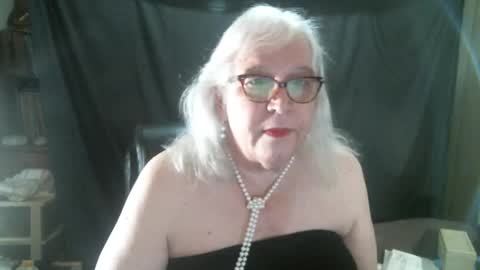 Sissy Diane online show from December 14, 1:50 pm