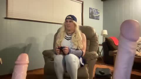 sissysloot9000 online show from December 26, 4:32 am