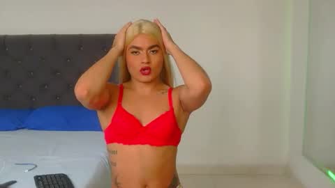 Brithany  online show from November 29, 6:10 pm