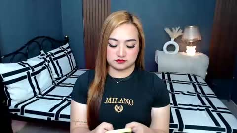 Queen Cyrine online show from June 25, 1:58 am