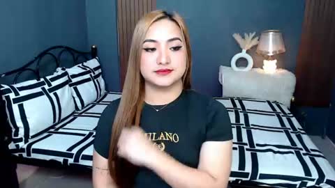 Queen Cyrine online show from July 10, 1:54 am