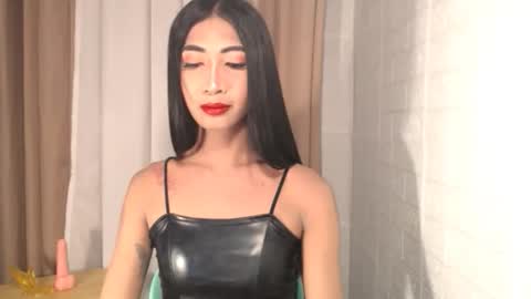slimprettyjoira online show from May 16, 10:36 am
