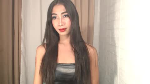 slimprettyjoira online show from June 28, 1:04 pm