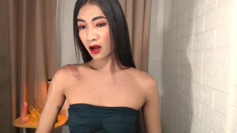 slimprettyjoira online show from July 7, 5:06 pm